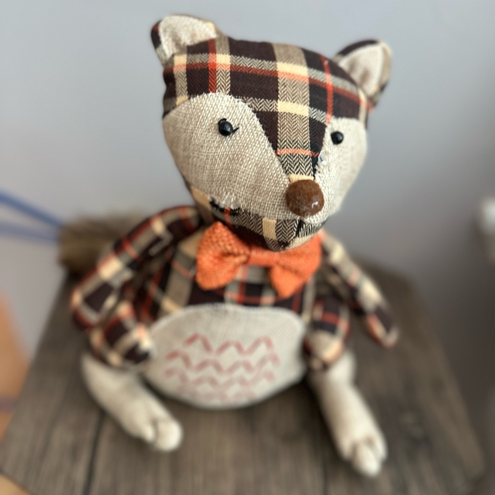 Cute fall fox/squirrel decor - Picture 2 of 3
